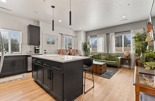 Boise House | Garden City Retreat minutes to downtown Boise-Sleeps up to 21 in 10B/8B home