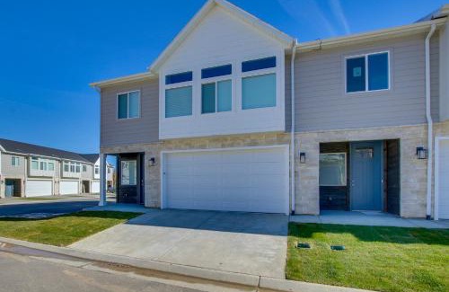 Garden City House | Garden City Townhome with Fireplace Near Bear Lake!
