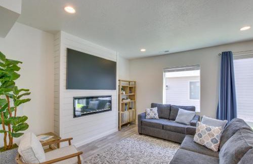 Garden City House | Garden City Townhome with Fireplace Near Bear Lake!