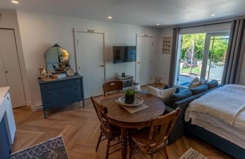 Saanich East House | Garden Cottage and Bunkie at Horner Park