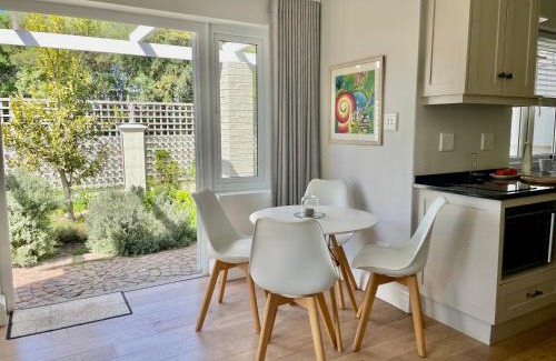 Constantia House | Garden Cottage - Leafy Constantia Guest House