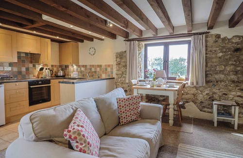 Honiton Cottage | GARDEN COTTAGE, pet friendly, with open fire in Upottery