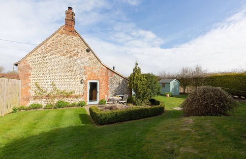 West Beckham Cottage | Garden Cottage - sleeps 2 guests in 1 bedroom
