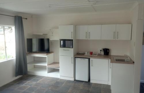 Komani House | Garden Court B&B