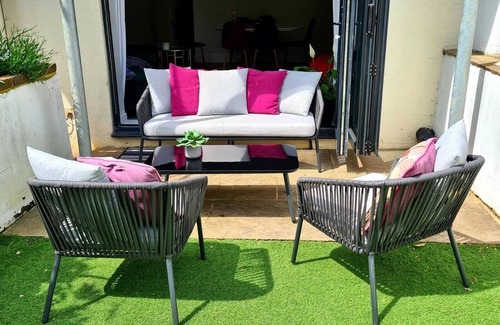 Hove Apartment | Garden flat in central Hove, close to the beach, shops, bars and restaurants