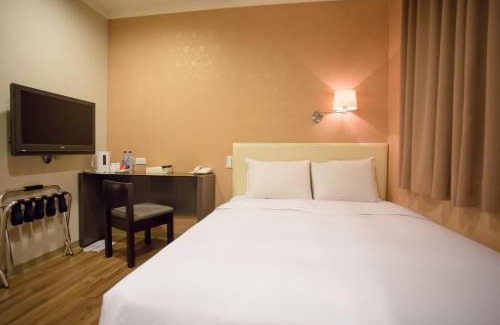 Central District Hotel | Garden Hotel