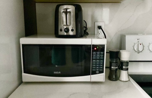 Chilliwack House | Garden House King bed Near Hwy1/Fishing/Heritage Park/Coliseum