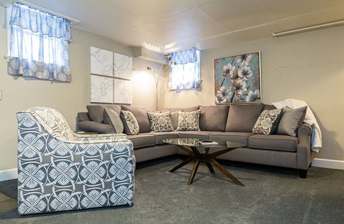 Old Town West Apartment | Garden Level Apt Mtn Ave - 8 min walk to Old Town!