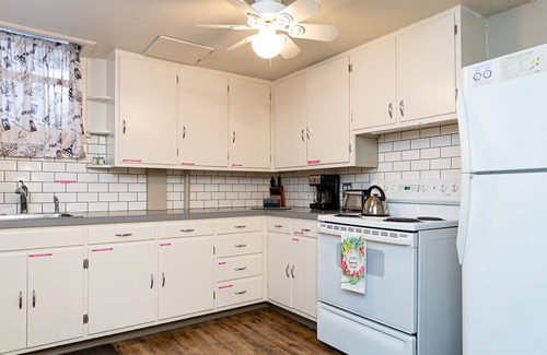 Old Town West Apartment | Garden Level Apt Mtn Ave - 8 min walk to Old Town!