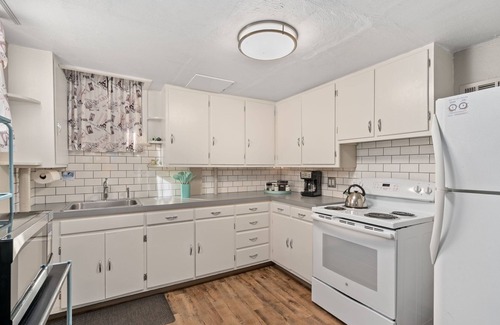 Old Town West Apartment | Garden Level Apt Mtn Ave, 8 Min Walk to Old Town!