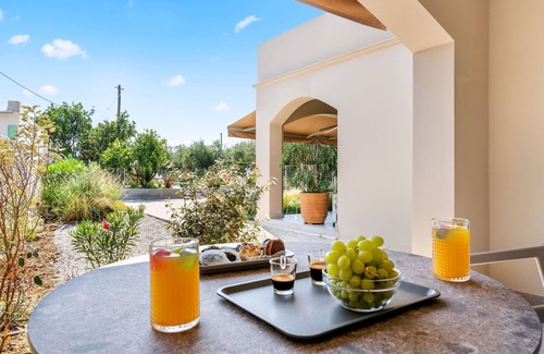 Episkopos House | garden & pool view Ground floor