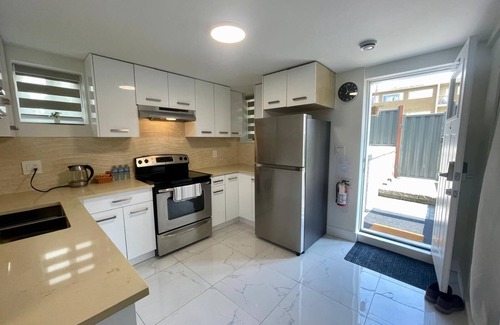 New Westminster House | Garden Suite can be Interconnected with additional space. Discounted long stays!