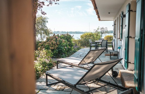 Gstadt Apartment | Garden Suite with cozy eat-in kitchen and lake view