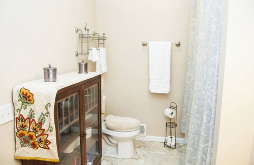 Forest Hills Apartment | Garden View Apartment, Large Studio - Perfect if you're on a budget!