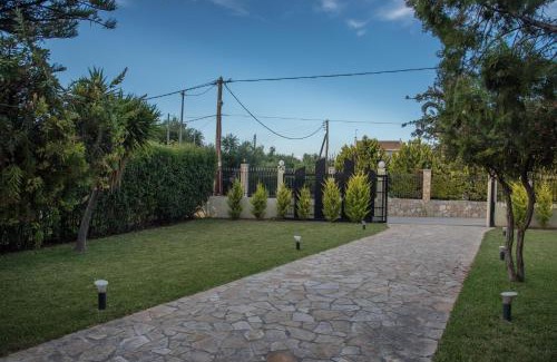 Patras Villa | Garden Villa Patra