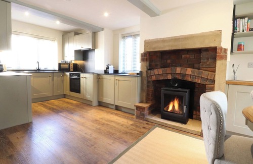Lytham St. Anne's Cottage | GARDENER'S COTTAGE, pet friendly, with a garden in Lytham St. Annes