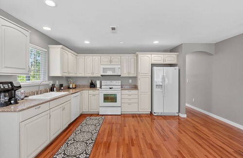 Whitford House | GardenHome Getaway, Near Golf & Wine Country