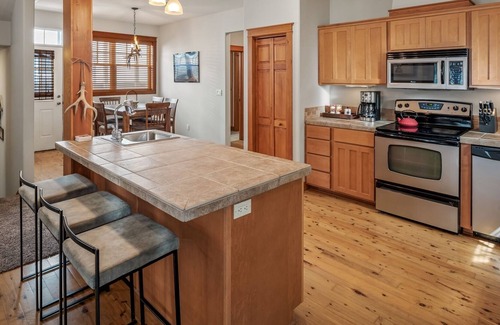 Sagle House | Garfield Bay Home | Private Boat Slip | Scenic Views