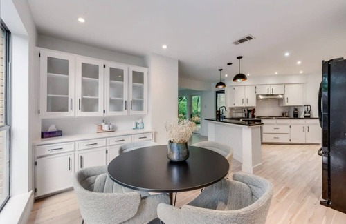 Garland House | Garland Getaway, 6 BD w Treehouse, Patio & Views