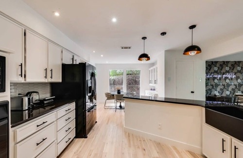 Garland House | Garland Getaway, 6 BD w Treehouse, Patio & Views