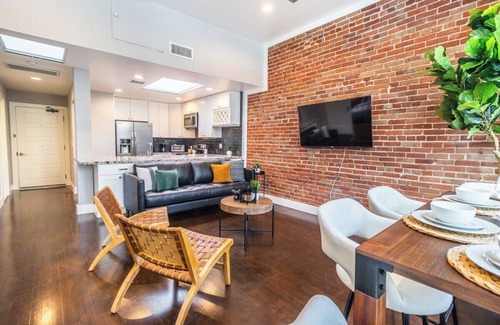 Gaslamp Quarter Apartment | Gaslamp 2BR Upscale, Queen Beds with Smart TV