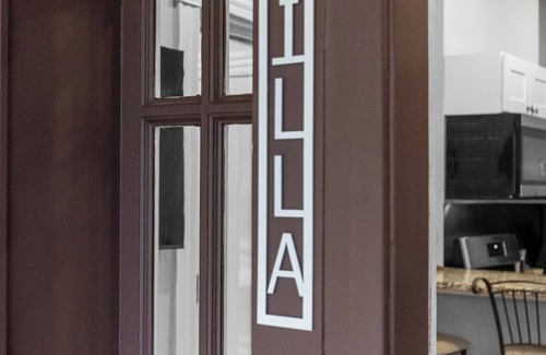 Clifton Apartment | Gaslight Villa 1-bedroom apartment in the heart of the Clifton Gaslight District