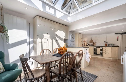 Filkins Cottage | Gassons View - a cottage that sleeps 8 guests in 4 bedrooms