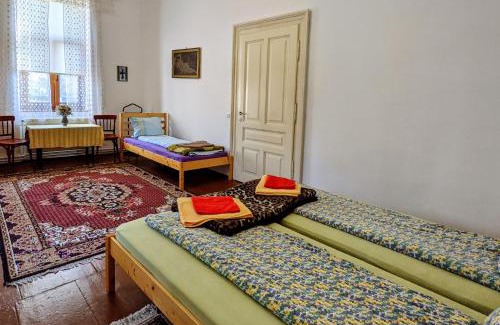 Harman House | Gästehaus Honigberg next to the Fortified Church of Harman