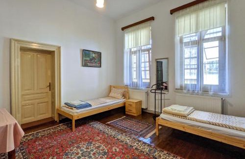 Harman House | Gästehaus Honigberg next to the Fortified Church of Harman