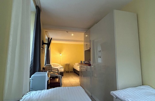 Gewerbeschule House | Gasthaus 210