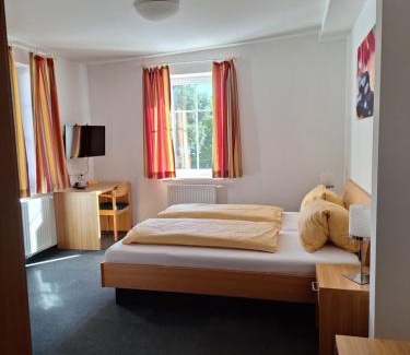 Neukirchen bei Lambach Hotel | Gasthaus Kloibhofer