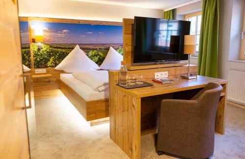 Roedelsee Hotel | Gasthaus Winzerstube & Hotel