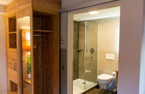 Roedelsee Hotel | Gasthaus Winzerstube & Hotel