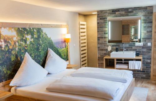Roedelsee Hotel | Gasthaus Winzerstube & Hotel
