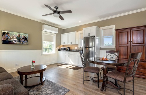 Santa Ynez Cottage | Gastro HQ2: Luxe Studio Walk To Best Restaurants, L2EV, Sleeps 4, Unit 5 Faraday