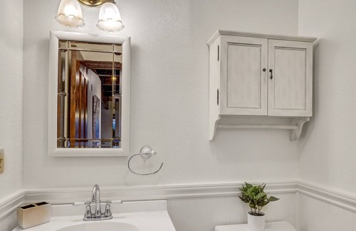 Santa Rosa House | GATED 7 BD WINE COUNTRY ESTATE | HOT TUB | GAMES