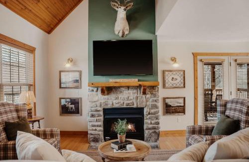 Reeds Spring House | Gated Community - Pool & Golf Course - Near SDC