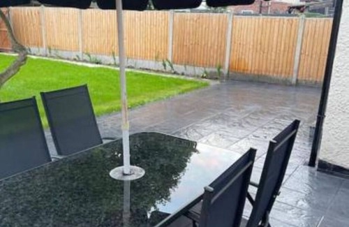 Smethwick House | Gated home close to Birmingham City Centre