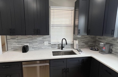 Castleberry Hill House | Gated*Private Rooftop*Private Garage*Walk to GWCC, Benz Stadium, Aquarium