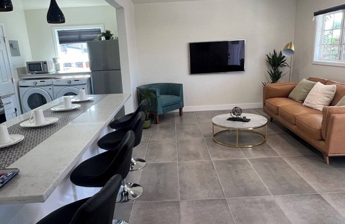 Baldwin Park House | Gated & remodeled 2b/2b house, WiFi in welcoming Baldwin Park