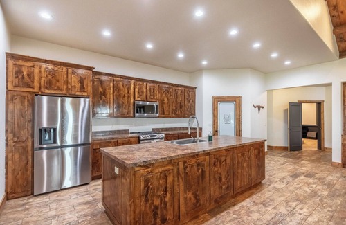 Eastland House | Gather, Explore, Relax: Family Retreat w/Pool + River Access