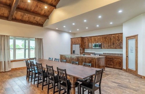 Eastland House | Gather, Explore, Relax: Family Retreat w/Pool + River Access