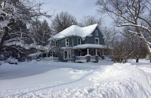 East Palmyra House | Gather HERE With Family & Friends! Private, cozy, fast WiFi