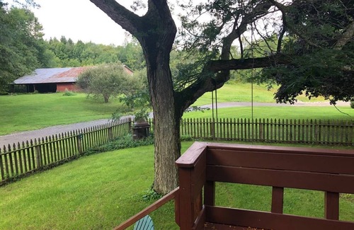 East Palmyra House | Gather HERE With Family & Friends! Private, cozy, fast WiFi