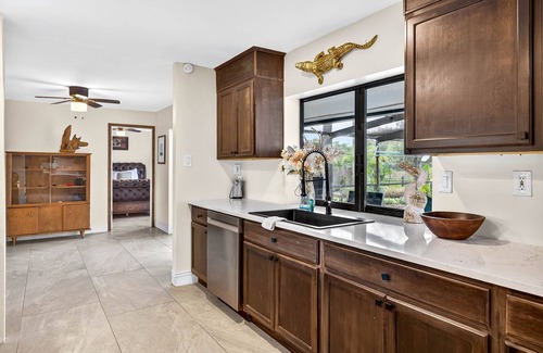 Seffner Community Alliance House | “Gather & Splash” – 3BR Pool Home w/Hot Tub