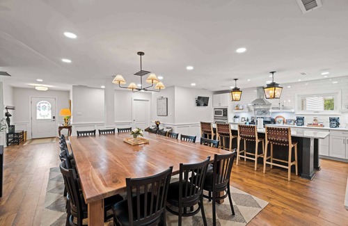Williamstown House | Gather Together - Charming Home for 20 Near Ark!