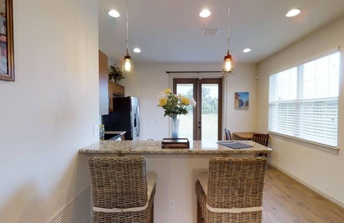 Oviedo Cottage | Gator Cottage: Cozy 2-bedroom, 1-bath cottage, sleeps 4. Perfect for a small family. New you could bring your own fishing boat and use the blackhammock Marina