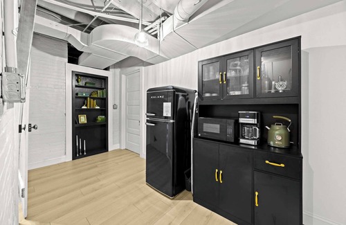 Cherokee Triangle House | Gatsby Glam | 3BR Speakeasy Retreat in Louisville