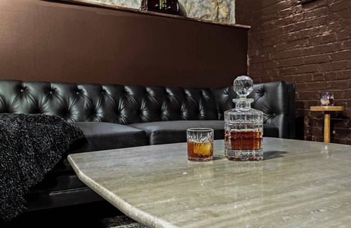 Cherokee Triangle House | Gatsby Glam | 3BR Speakeasy Retreat in Louisville