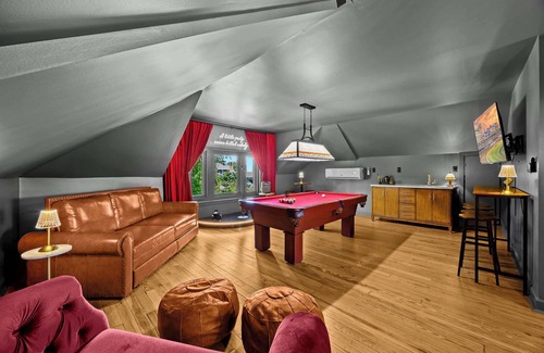 Cherokee Triangle House | Gatsby House | Luxe 3BR + Game Room Near Bardstown